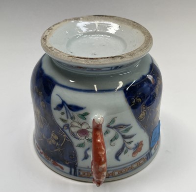 Lot 388 - A Chinese Imari porcelain ecuelle and cover,...