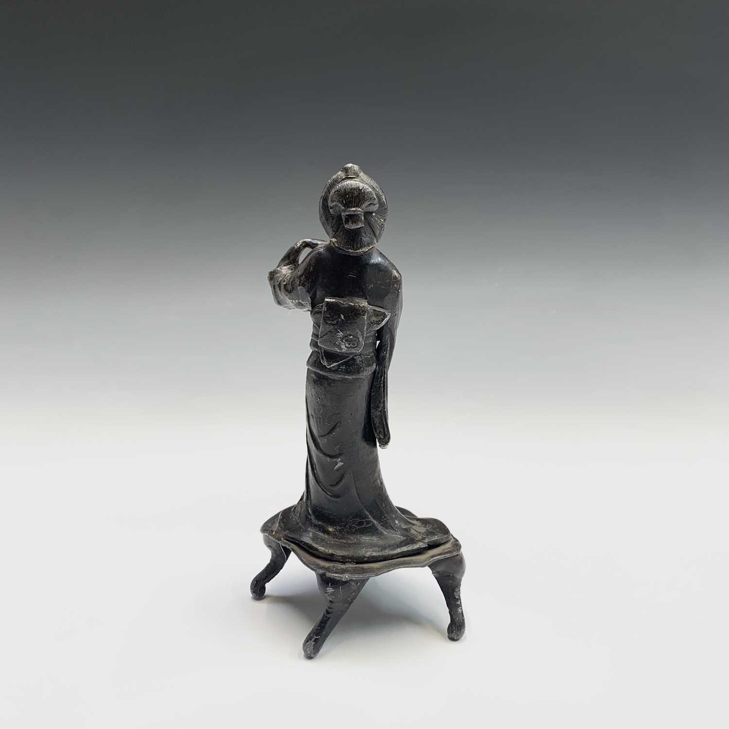 Lot 430 - A Japanese bronze figure of a Geisha, 19th