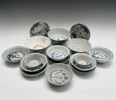 Lot 425 - Sixteen items of Chinese provincial pottery...