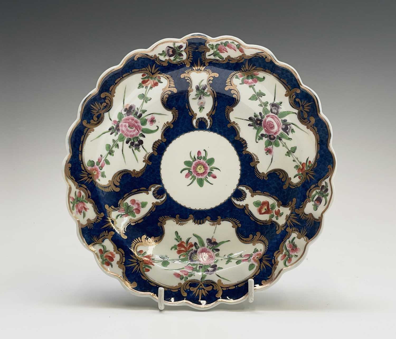 Lot 909 - A Worcester porcelain plate, circa 1770, the