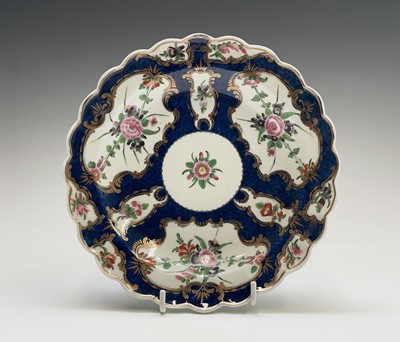 Lot 909 - A Worcester porcelain plate, circa 1770, the...