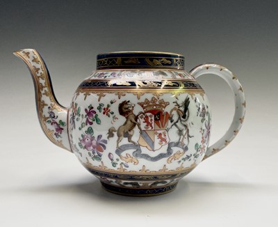 Lot 916 - A Samson porcelain armorial teapot, with...