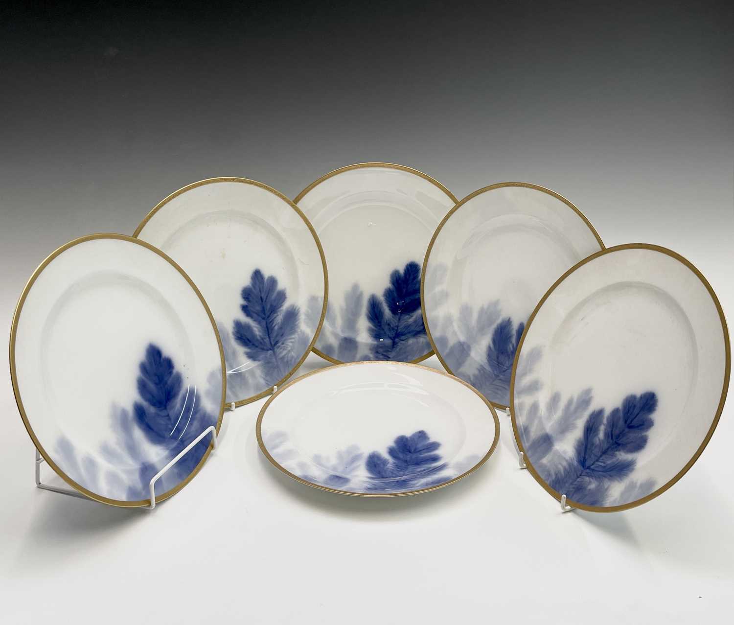 Lot 917 - A set of six Japanese Okura porcelain plates,...