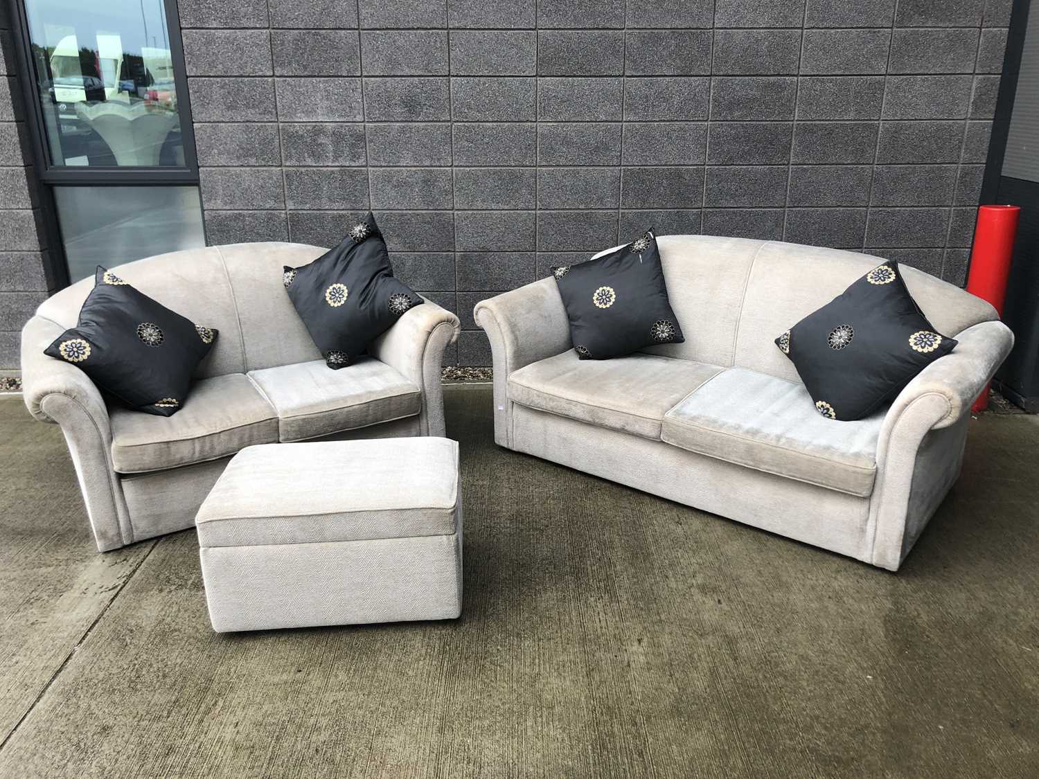 Lot 49 A 'WesleyBarrell' 6ft two person sofa, 5ft