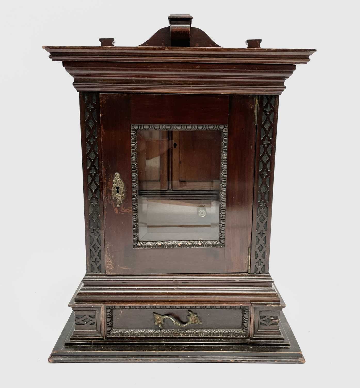 Lot 385 - An Edwardian mahogany humidor fitted with a