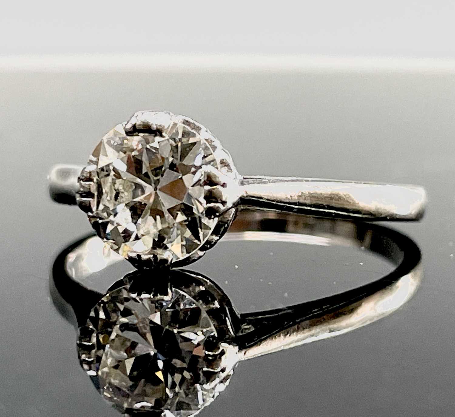 Lot 215 - A Good Diamond Solitaire Set With An