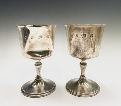 Lot 48 - A pair of silver cups 8.9oz and other scrap...
