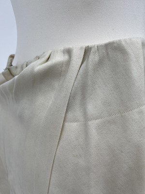 Lot 2852 - A ladies Edwardian cream wool suit, cream silk...