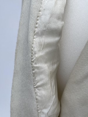 Lot 2852 - A ladies Edwardian cream wool suit, cream silk...