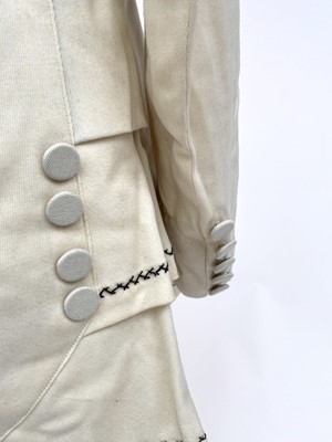 Lot 2852 - A ladies Edwardian cream wool suit, cream silk...
