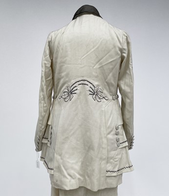 Lot 2852 - A ladies Edwardian cream wool suit, cream silk...