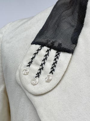 Lot 2852 - A ladies Edwardian cream wool suit, cream silk...
