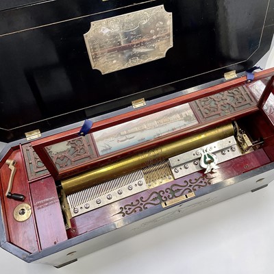 Lot 189 - A late 19th century Swiss music box, playing...