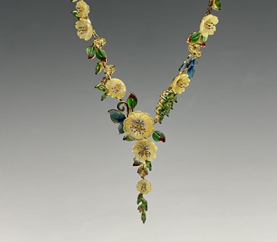 A pretty and complex Jardin flower necklace,...