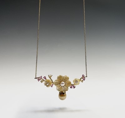 A voluptuous silver-gilt necklace with a...