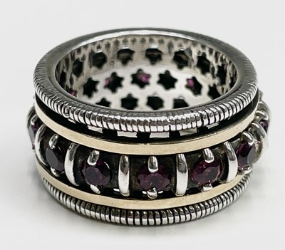 Lot 261 - A contemporary silver ring with a gold bands...