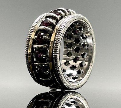 Lot 261 - A contemporary silver ring with a gold bands...
