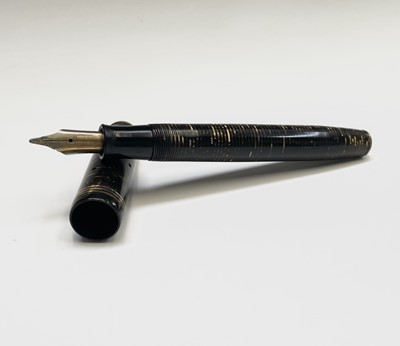 Lot 151 - A Parker Vacumatic Golden Pearl fountain pen,...