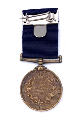 Lot 129 - Metropolitan Police 1897 Medal. A bronze 1897...