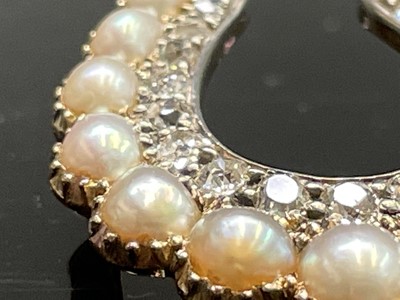 Lot 351 - A Victorian diamond and pearl horseshoe brooch...