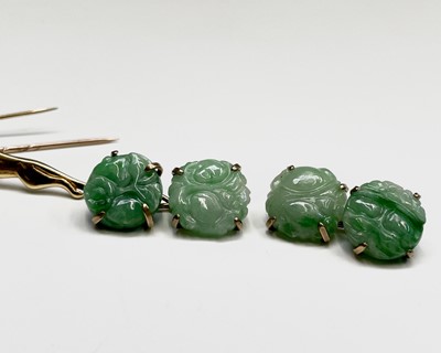 Lot 369 - A pair of 9ct gold mounted jade cufflinks...