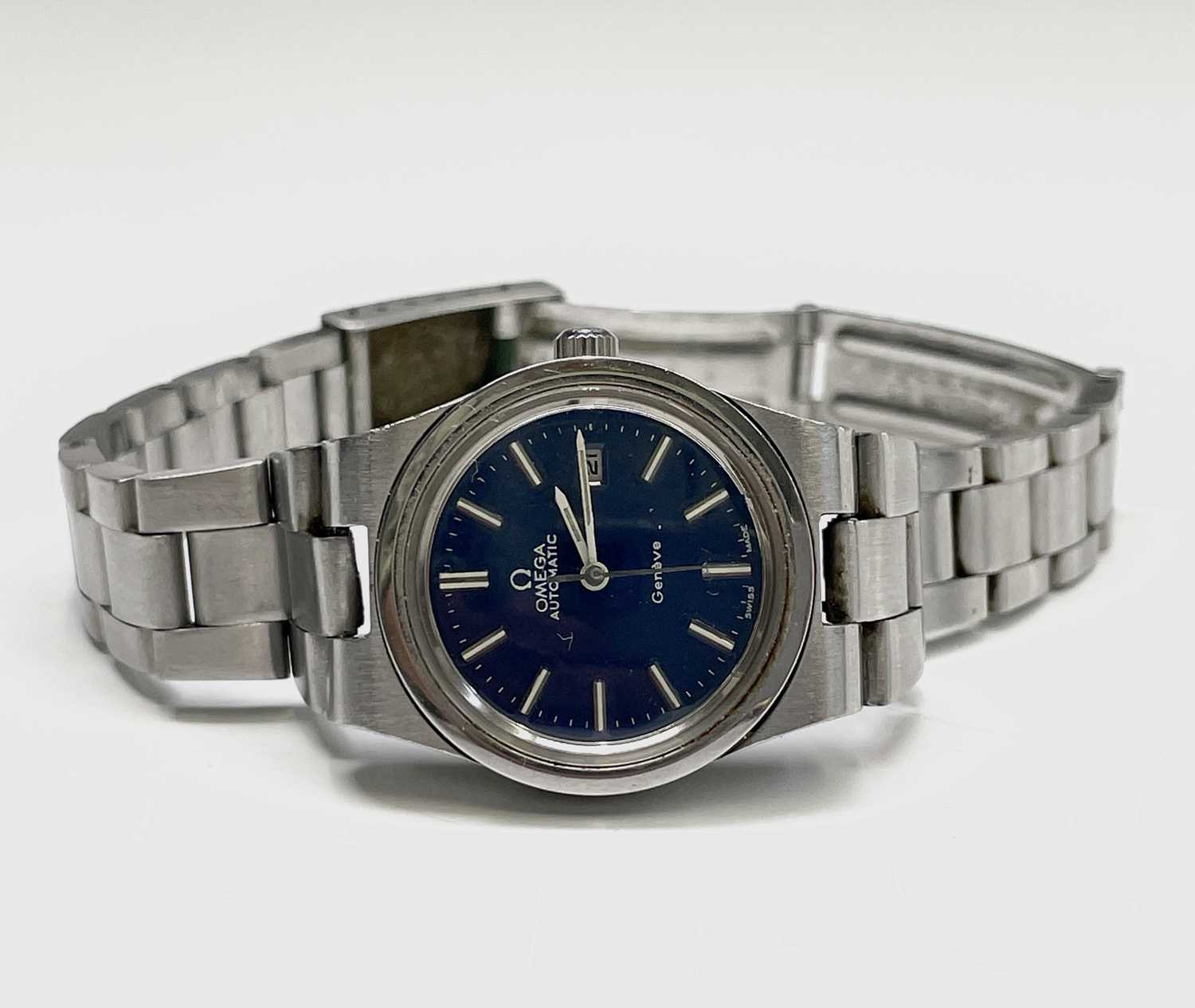 Lot 6 - A ladies Omega stainless steel automatic...