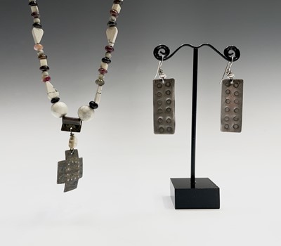 Lot 291 - Nancy Pickard jewellery - A necklace and a...