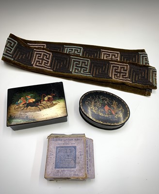 Lot 16 - A Russian lacquer box, painted with a troika...
