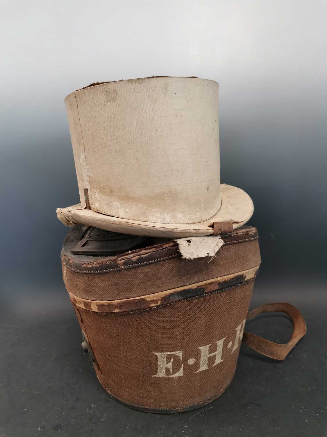 Lot 136 A vintage top hat case with the original