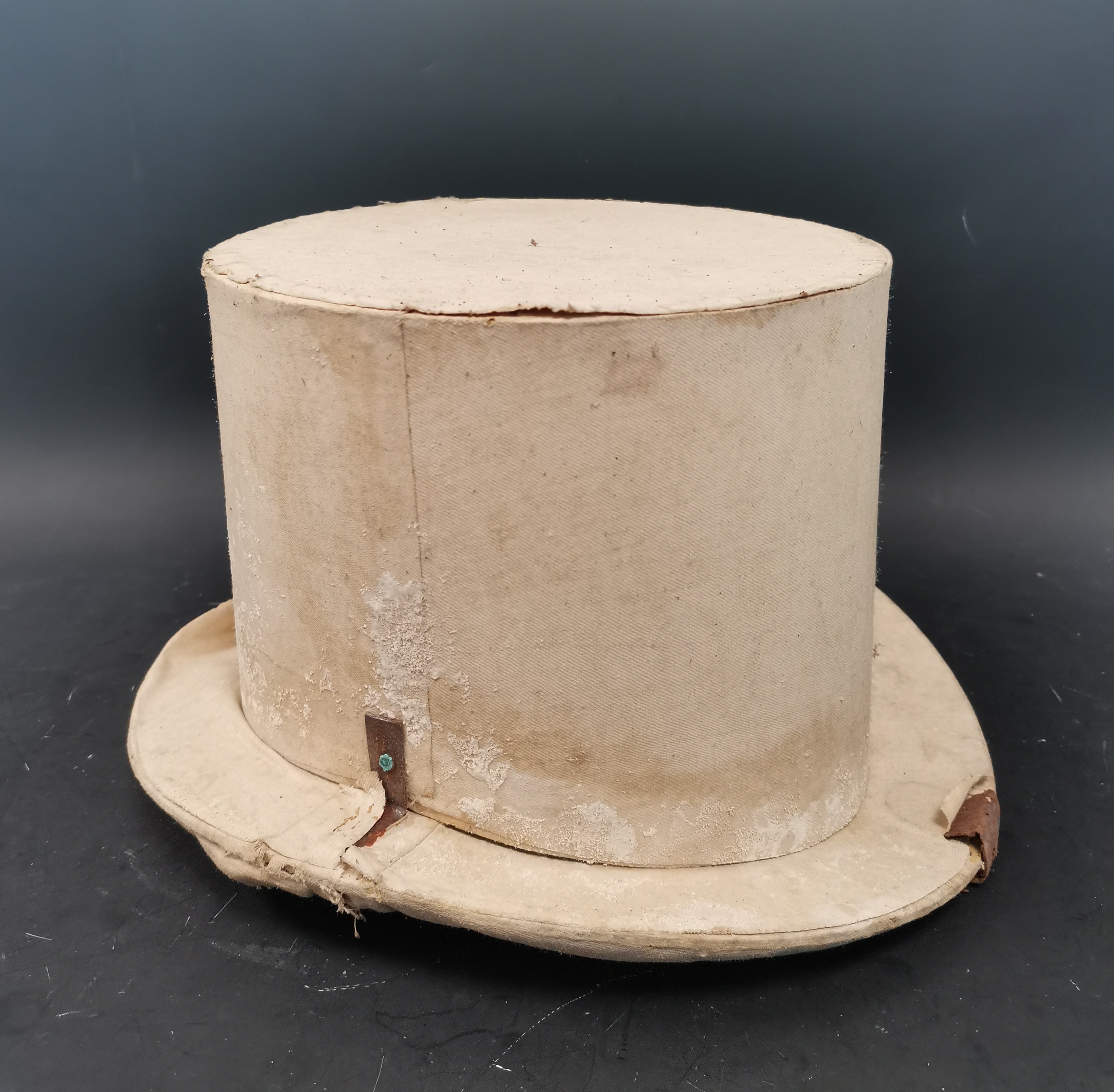 Lot 136 A vintage top hat case with the original