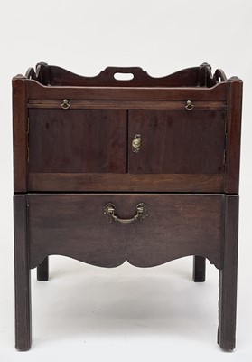 Lot 3008 - A George III mahogany tray top night commode,...