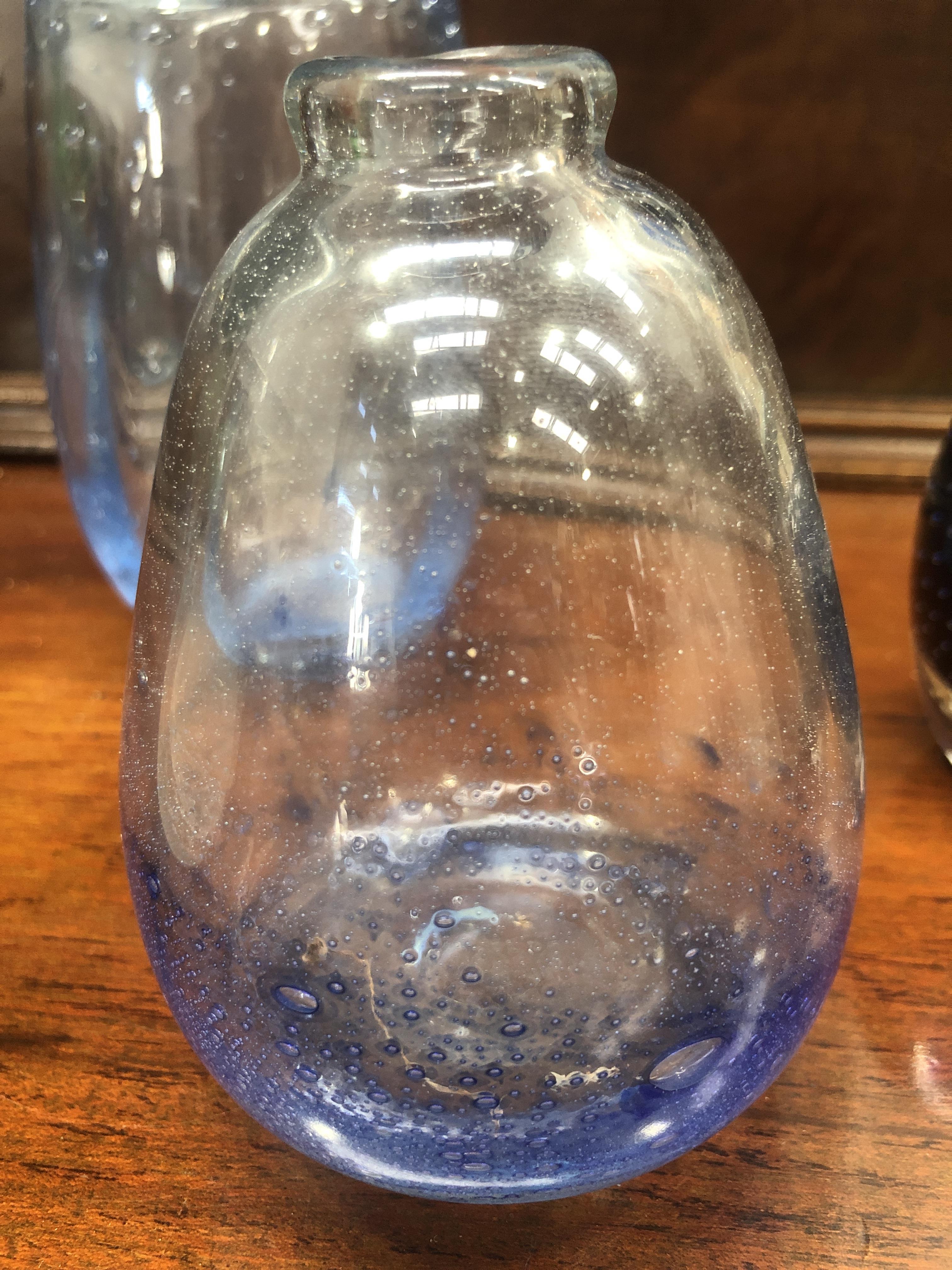 Lot 25 - A possibly Whitefriars controlled bubble vase,