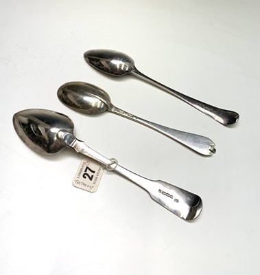 Lot 93 - Three silver spoons, a George IV plain fiddle...