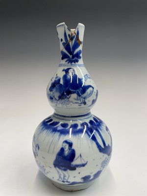 Lot 74 - A Chinese blue and white porcelain moon flask,...