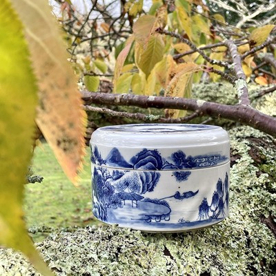 Lot 4 - A Chinese blue and white porcelain jar and...