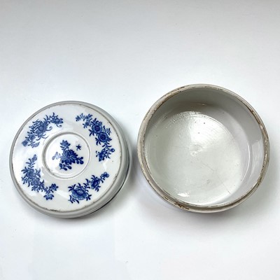 Lot 3 - A Chinese blue and white porcelain jar and...