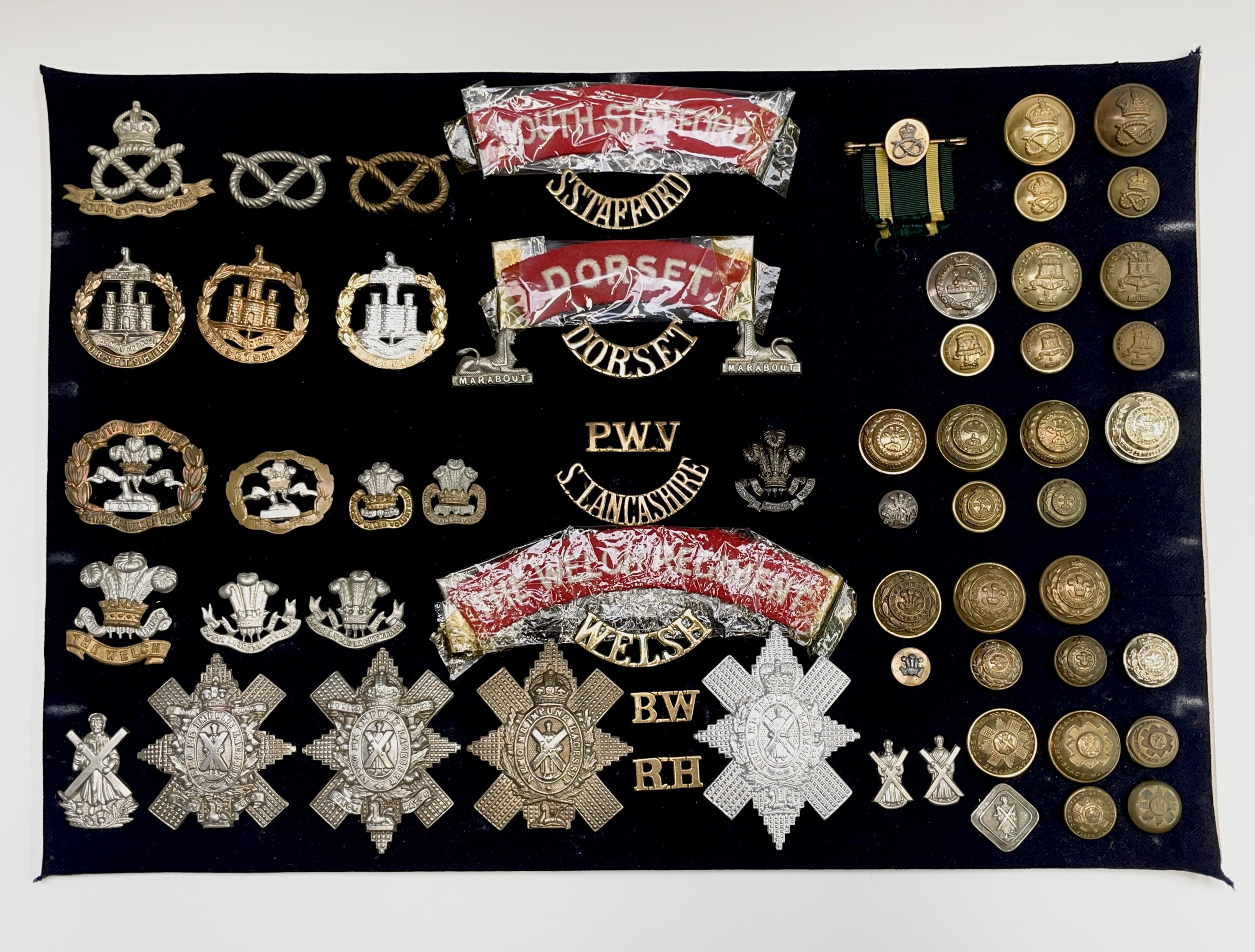 Lot 209 - 38th - 42nd Foot Regiments. A display card