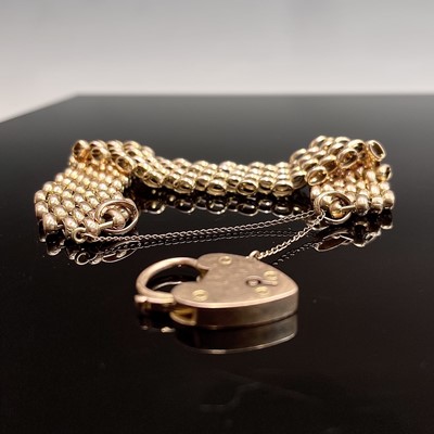 Lot 192 - A 9ct yellow gold bracelet with padlock clasp...