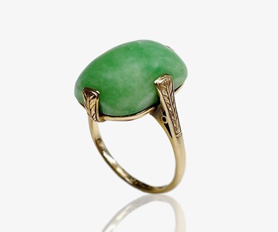 Lot 173 - A 1920s jade ring set in 18ct yellow gold with...