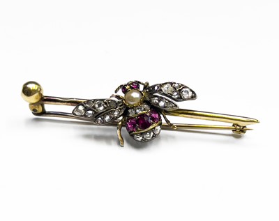 Lot 177 - A Victorian gold bee brooch set with rubies...