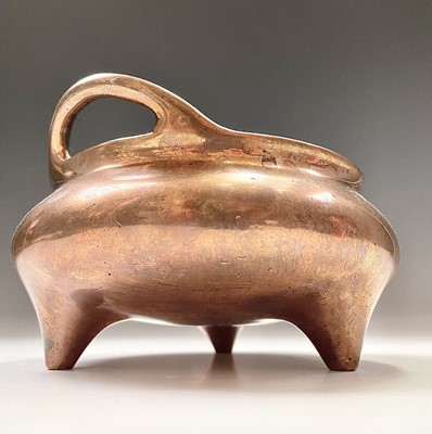 Lot 15 - A Chinese bronze tripod censer, Xuande six...