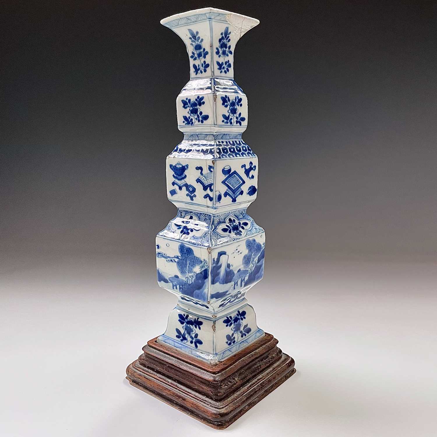 Lot 21 - A Chinese blue and porcelain vase, 18th...