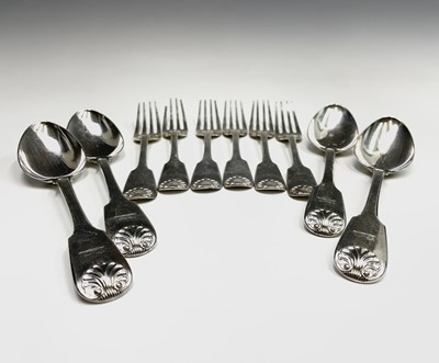 Lot 40 - A set of six fiddle and shell pattern crested...