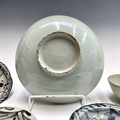 Lot 76 - A Chinese blue and white porcelain dish,...