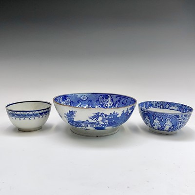 Lot 885 - A pearlware blue and white bowl, circa 1820,...