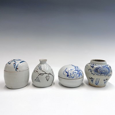 Lot 58 - A Chinese blue and white jar, Ming Dynasty,...