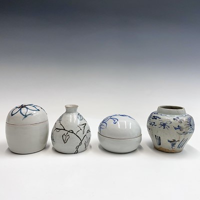 Lot 58 - A Chinese blue and white jar, Ming Dynasty,...