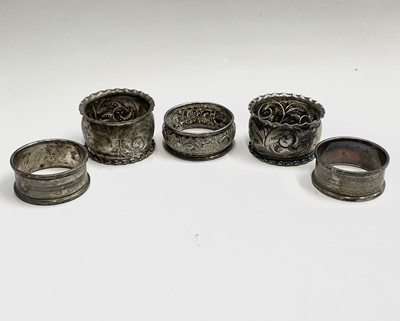 Lot 137 - Five silver napkin rings 2.59oz