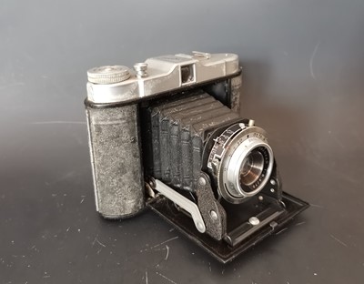 Lot 93 - A Frank Solida I folding film camera with...