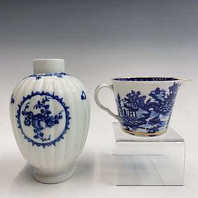 Lot 914 - A Worcester blue and white porcelain cream jug,...